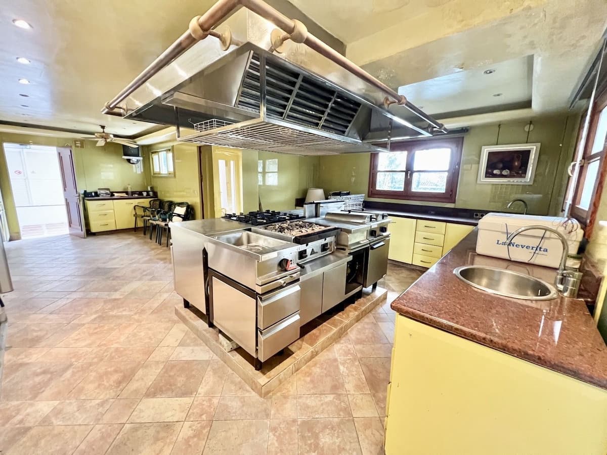 9 sypialnia Willa na sprzedaż w Cabopino z basenem garażem - 3 800 000 € (Ref: 9404618)