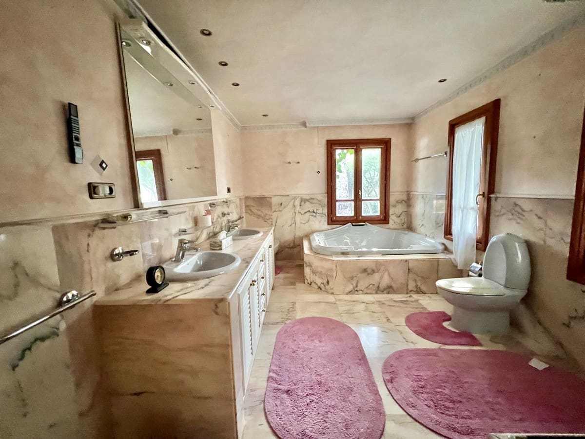 9 sypialnia Willa na sprzedaż w Cabopino z basenem garażem - 3 800 000 € (Ref: 9404618)