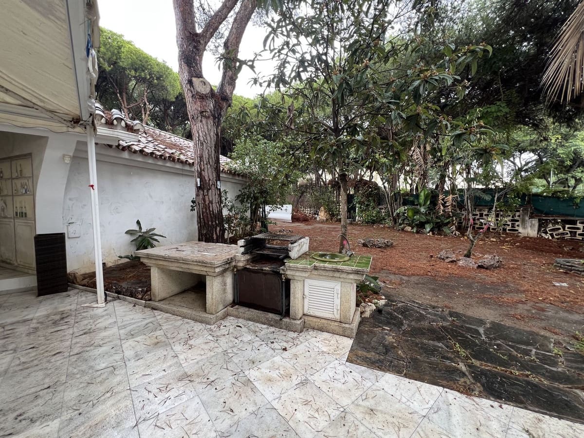 9 sypialnia Willa na sprzedaż w Cabopino z basenem garażem - 3 800 000 € (Ref: 9404618)