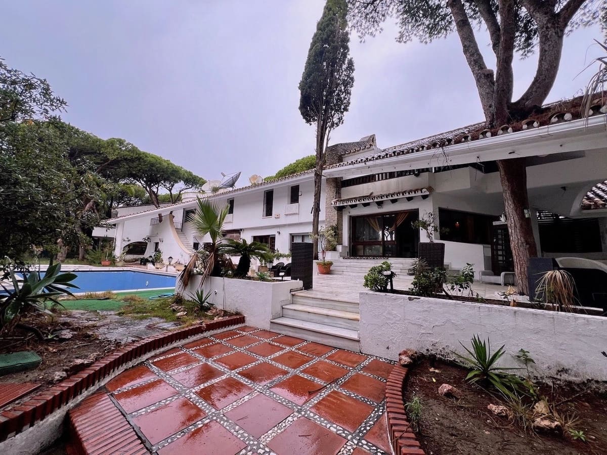 9 sypialnia Willa na sprzedaż w Cabopino z basenem garażem - 3 800 000 € (Ref: 9404618)