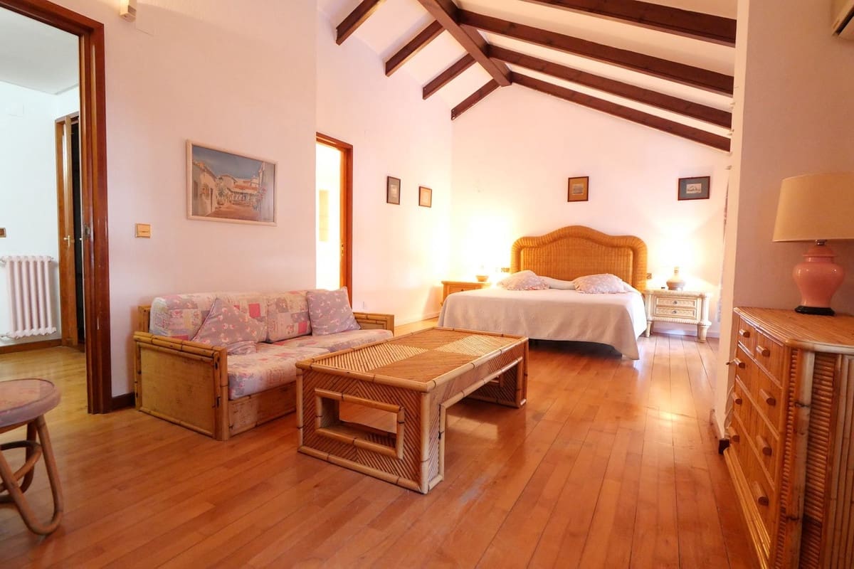 9 sypialnia Willa na sprzedaż w Cabopino z basenem garażem - 3 800 000 € (Ref: 9404618)