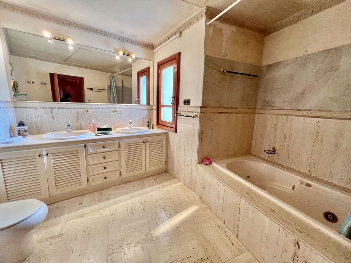 9 sypialnia Willa na sprzedaż w Cabopino z basenem garażem - 3 800 000 € (Ref: 9404618)