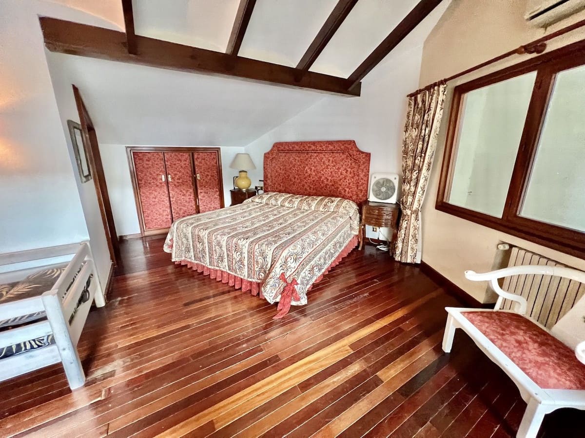 9 sypialnia Willa na sprzedaż w Cabopino z basenem garażem - 3 800 000 € (Ref: 9404618)