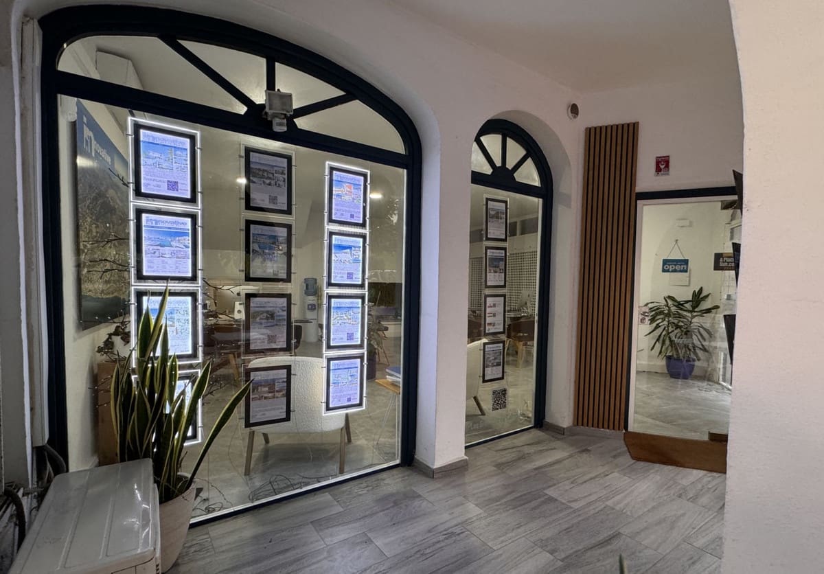 9 sypialnia Willa na sprzedaż w Cabopino z basenem garażem - 3 800 000 € (Ref: 9404618)