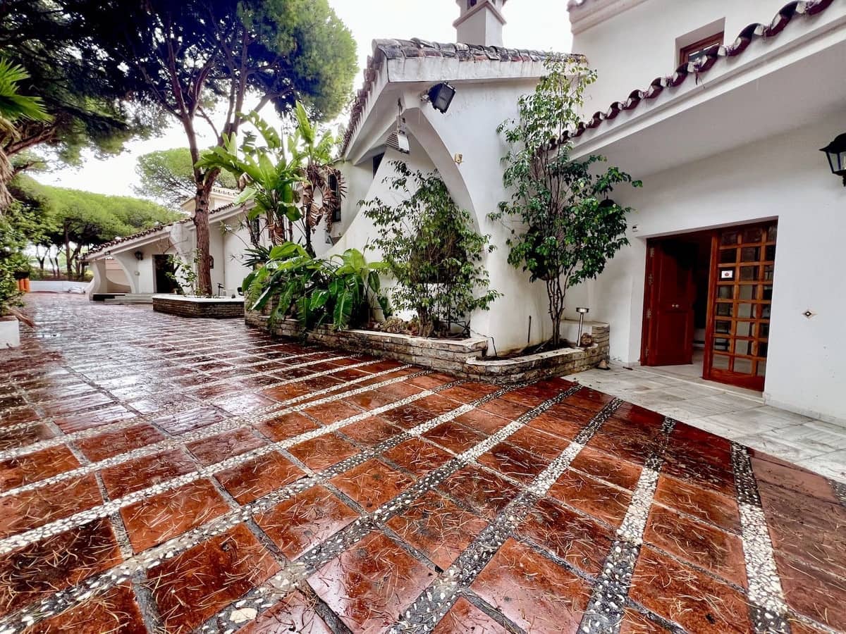 9 sypialnia Willa na sprzedaż w Cabopino z basenem garażem - 3 800 000 € (Ref: 9404618)