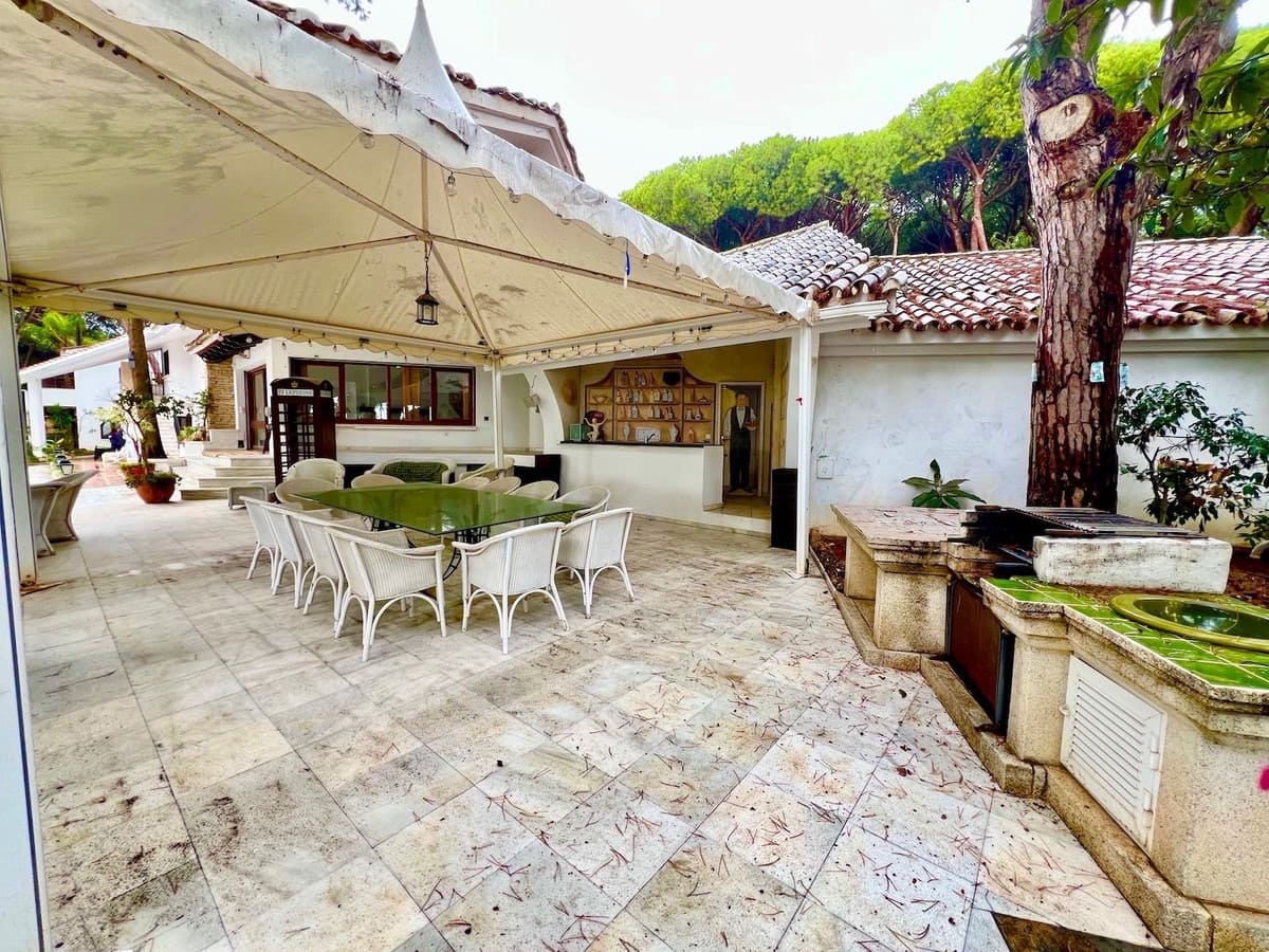 9 sypialnia Willa na sprzedaż w Cabopino z basenem garażem - 3 800 000 € (Ref: 9404618)