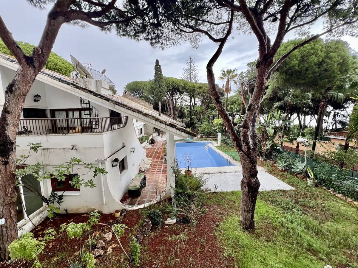 9 sypialnia Willa na sprzedaż w Cabopino z basenem garażem - 3 800 000 € (Ref: 9404618)