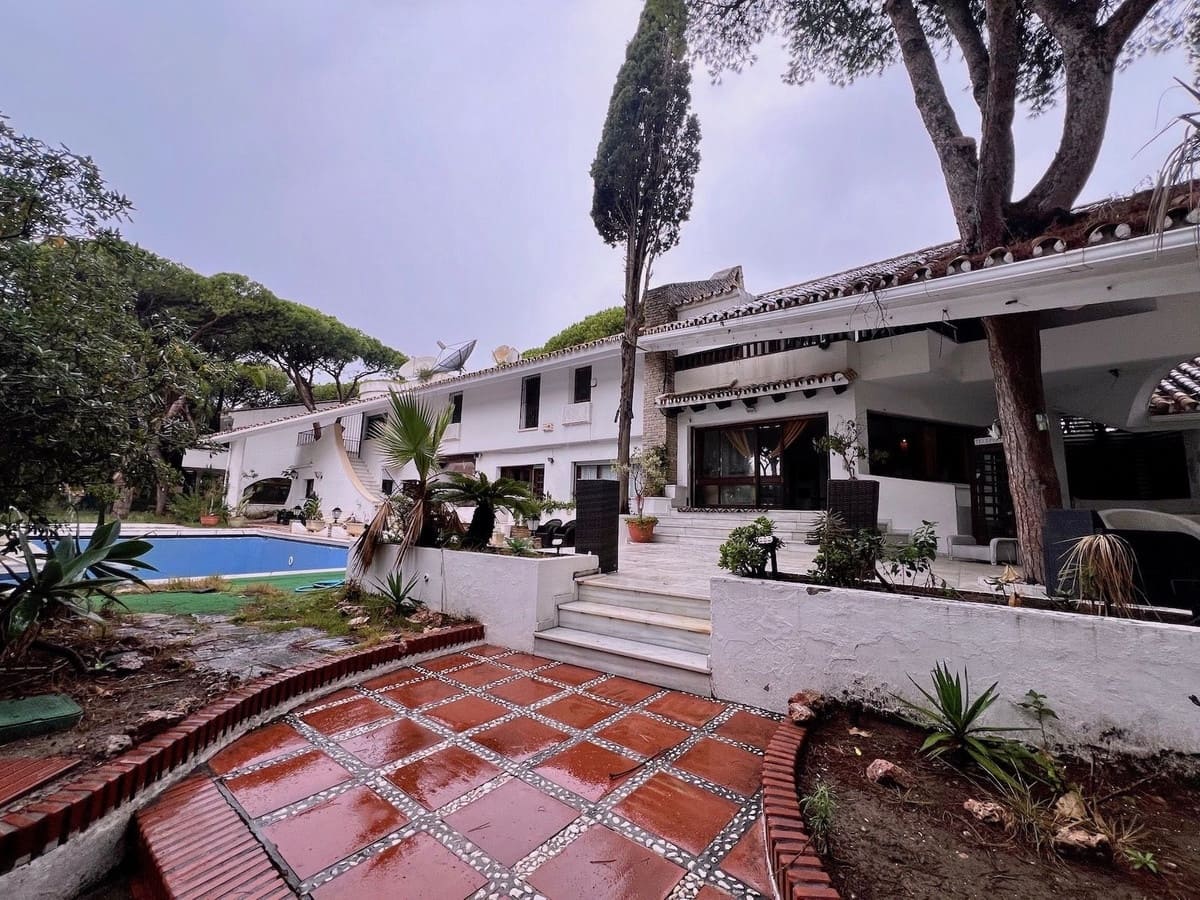 9 sypialnia Willa na sprzedaż w Cabopino z basenem garażem - 3 800 000 € (Ref: 9404618)