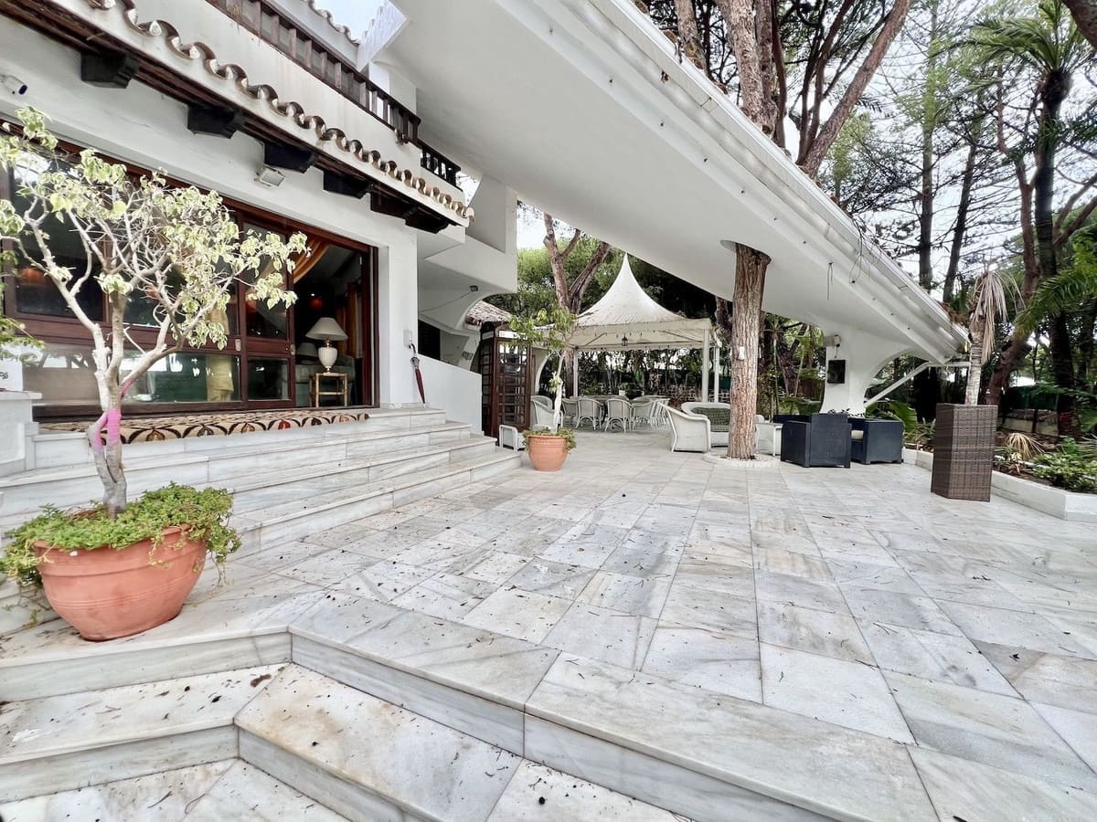 9 sypialnia Willa na sprzedaż w Cabopino z basenem garażem - 3 800 000 € (Ref: 9404618)