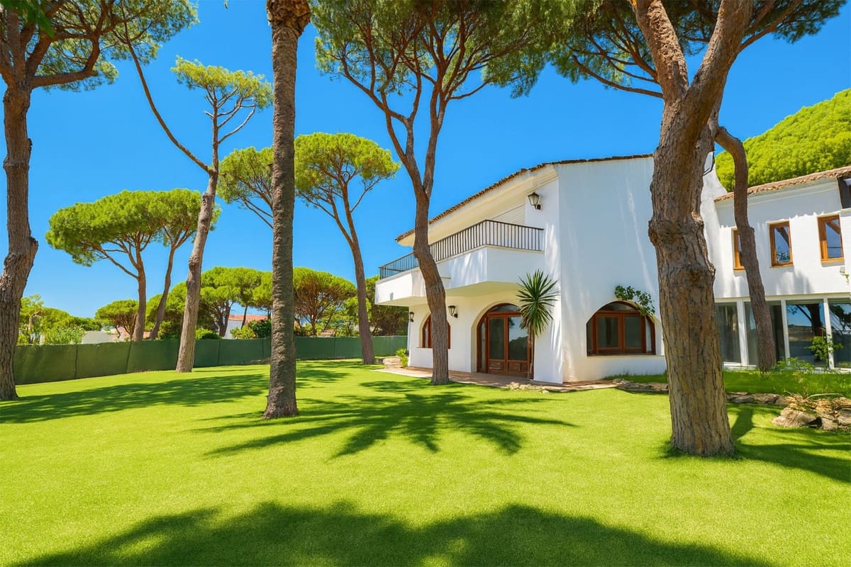 9 sypialnia Willa na sprzedaż w Cabopino z basenem garażem - 3 800 000 € (Ref: 9404618)