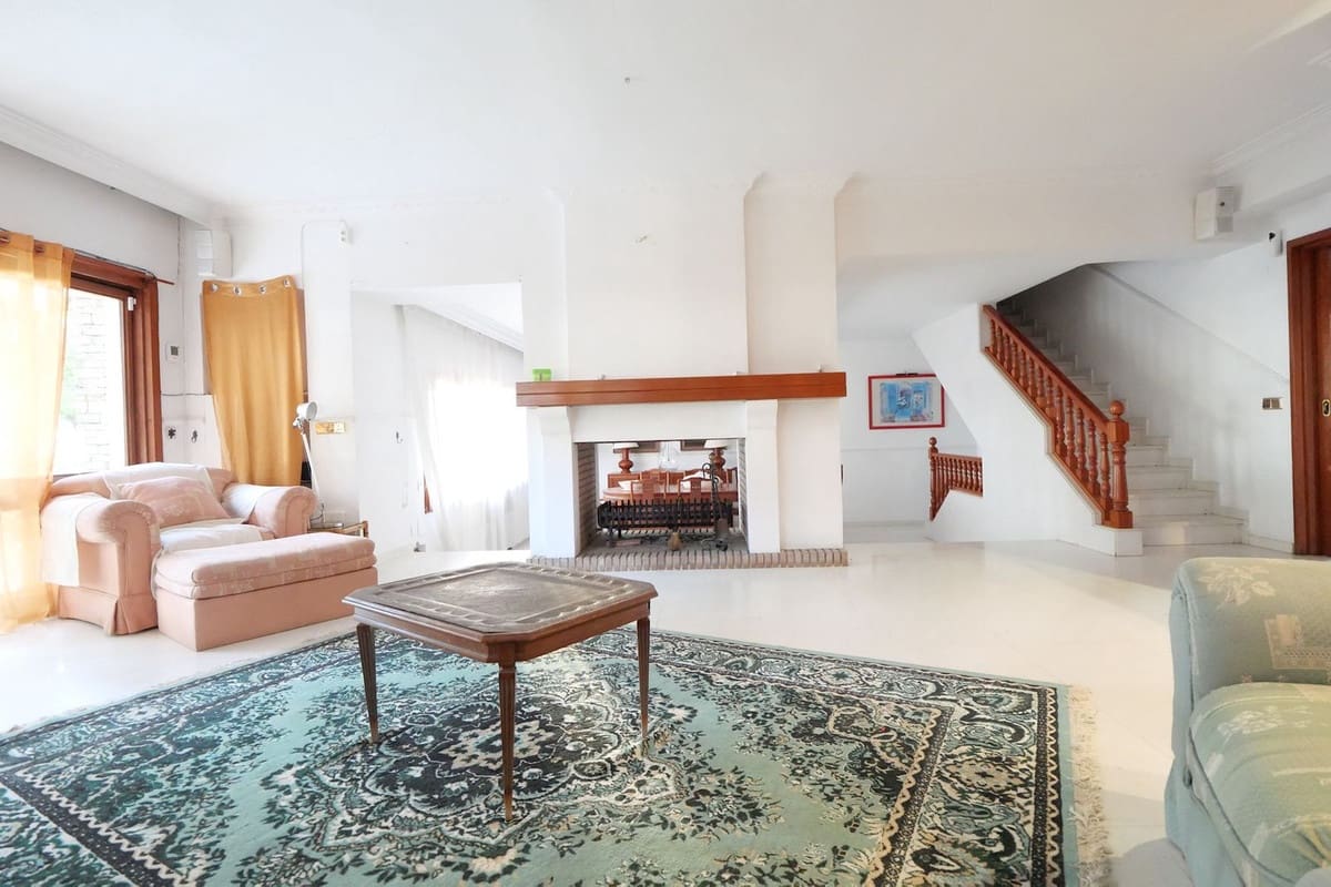 9 sypialnia Willa na sprzedaż w Cabopino z basenem garażem - 3 800 000 € (Ref: 9404618)