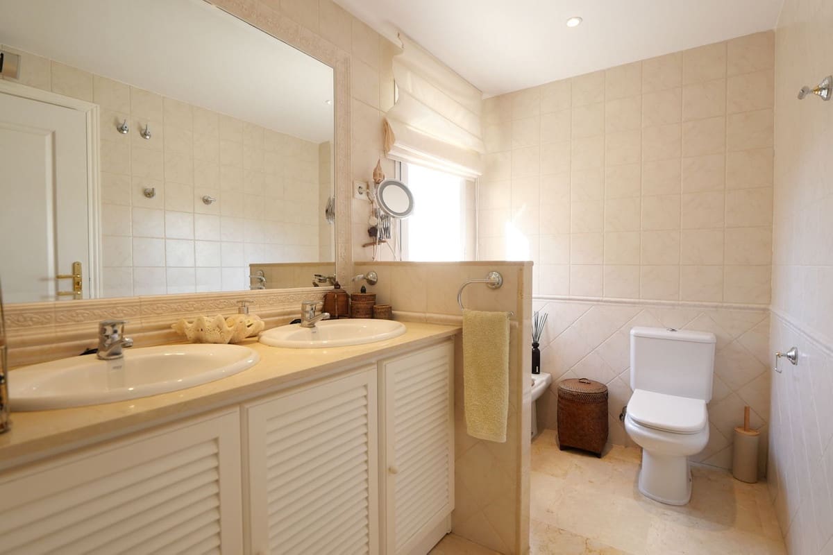 3 quarto Apartamento para venda em Riviera del Sol com piscina garagem - 598 000 € (Ref: 9405883)