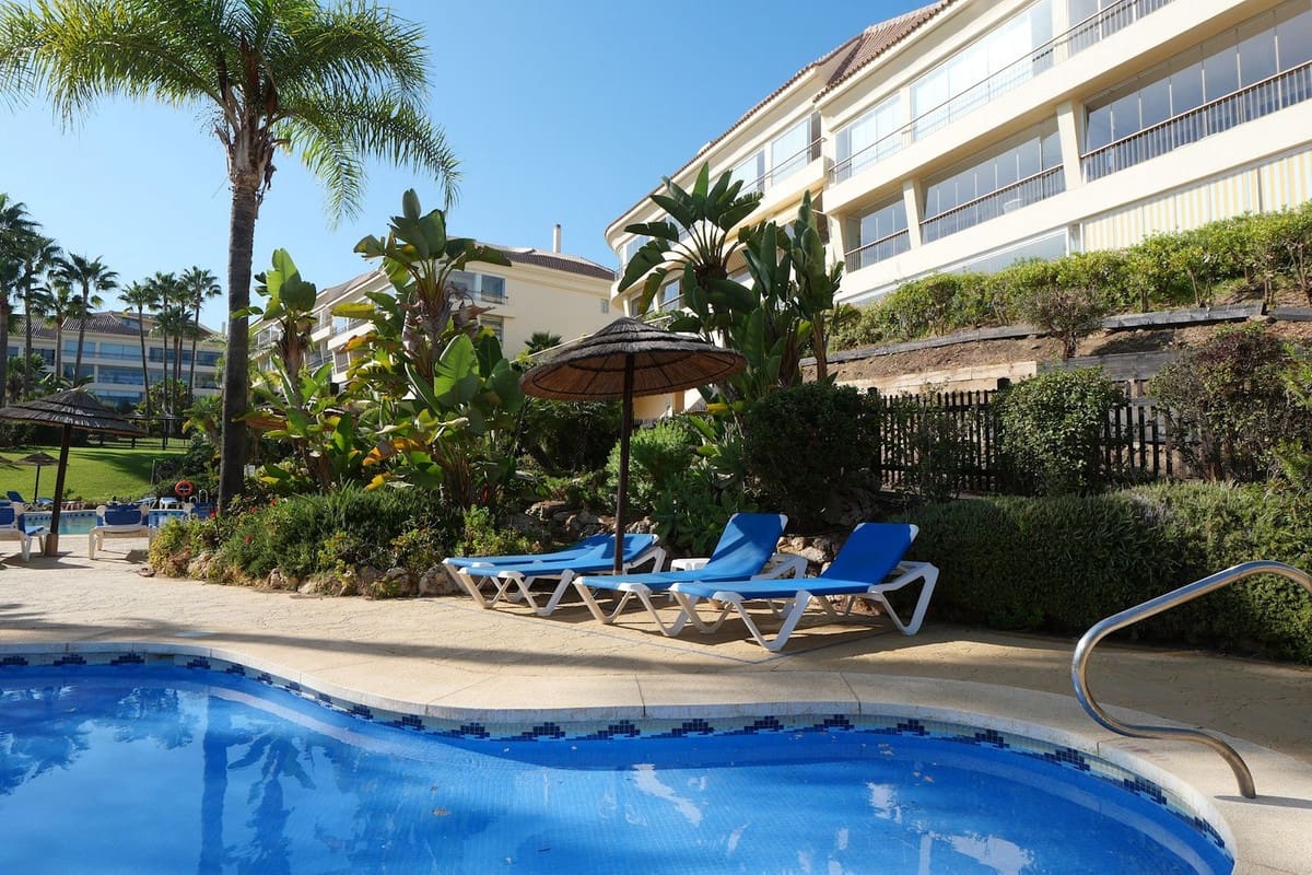 3 bedroom Apartment for sale in Riviera del Sol with pool garage - € 598,000 (Ref: 9405883)