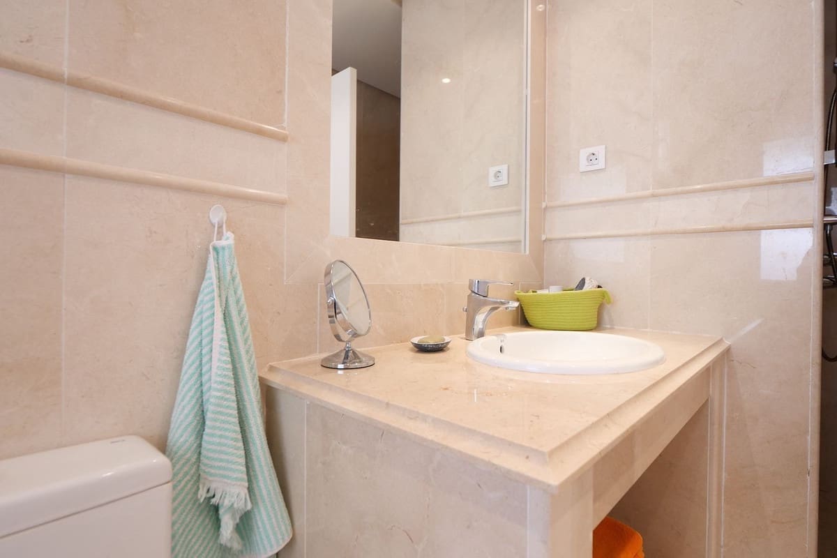 2 soveværelse Lejlighed til salg i Nueva Andalucia med swimmingpool garage - € 619.000 (Ref: 9417716)