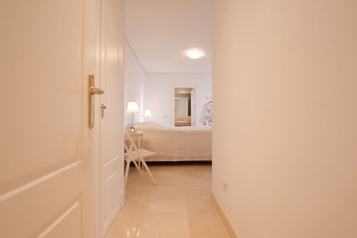 2 soveværelse Lejlighed til salg i Nueva Andalucia med swimmingpool garage - € 619.000 (Ref: 9417716)