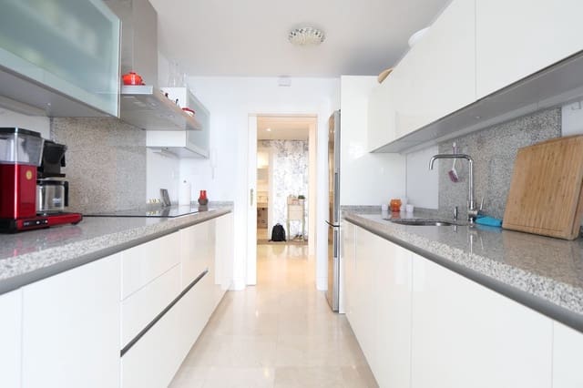 2 soveværelse Lejlighed til salg i Nueva Andalucia, Marbella med swimmingpool garage - € 619.000 (Ref: 9417716)