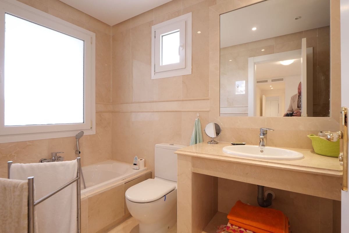 2 soveværelse Lejlighed til salg i Nueva Andalucia med swimmingpool garage - € 619.000 (Ref: 9417716)