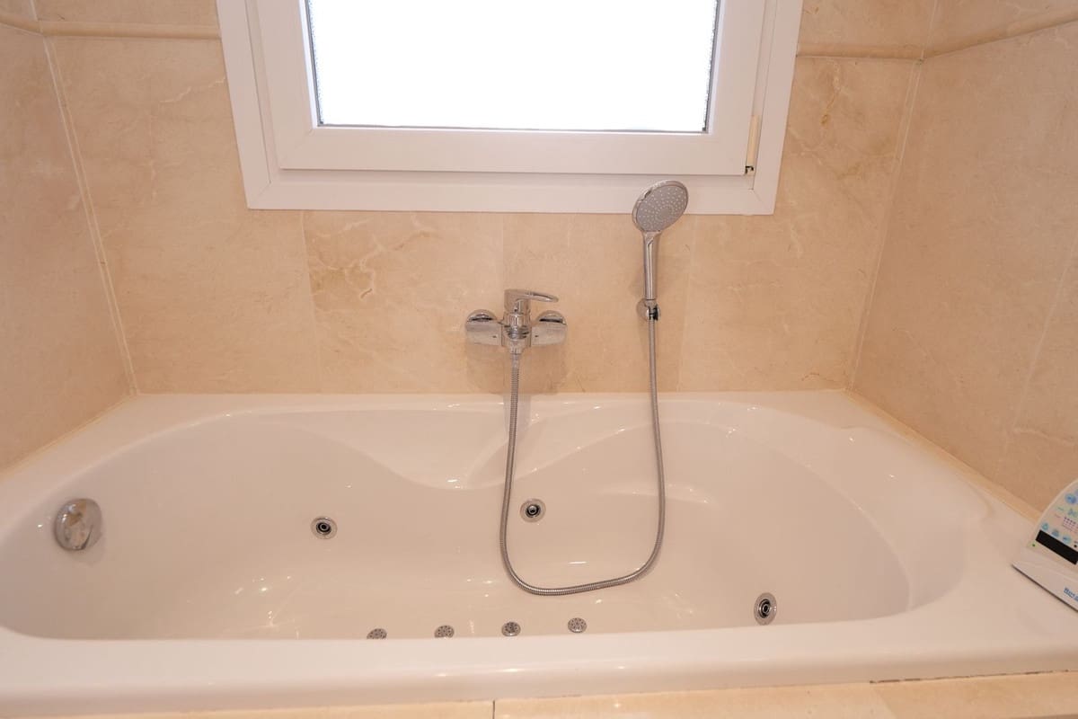 2 soveværelse Lejlighed til salg i Nueva Andalucia med swimmingpool garage - € 619.000 (Ref: 9417716)