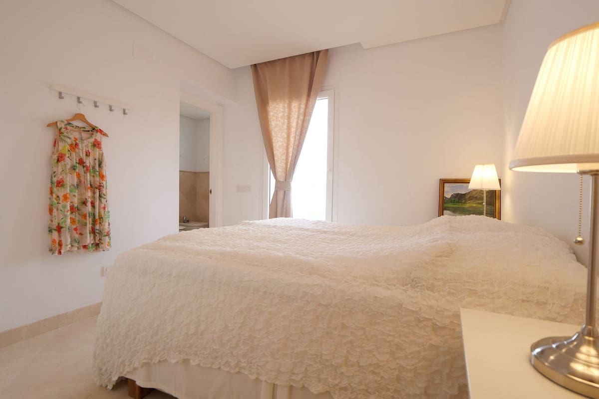 2 soveværelse Lejlighed til salg i Nueva Andalucia med swimmingpool garage - € 619.000 (Ref: 9417716)