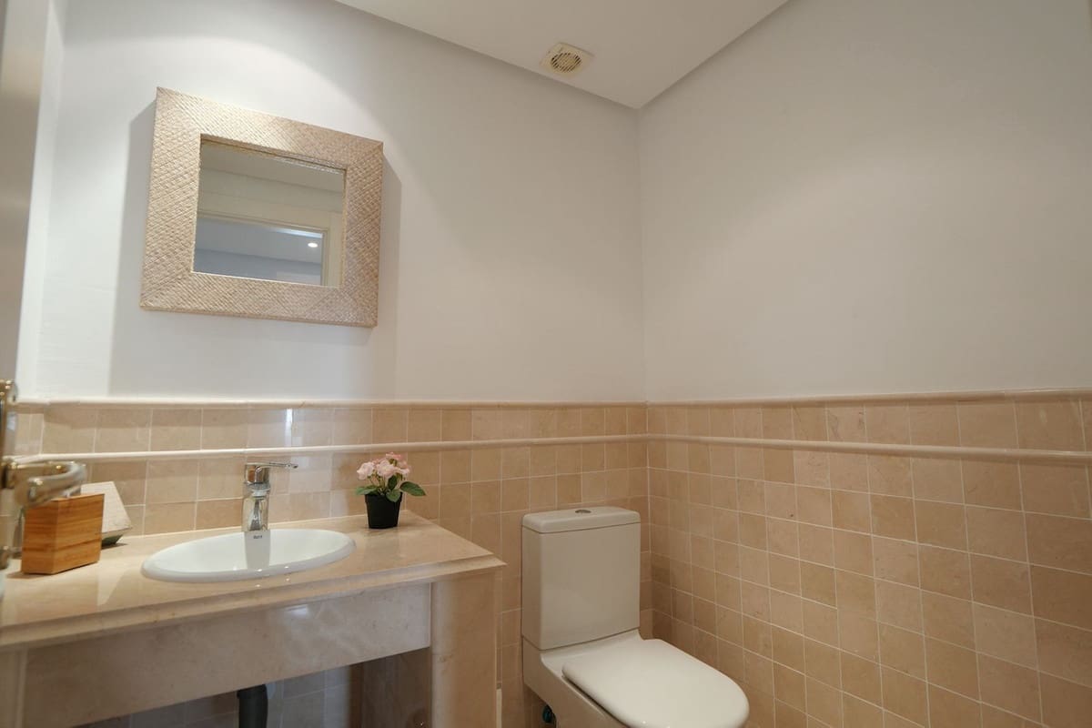 2 soveværelse Lejlighed til salg i Nueva Andalucia med swimmingpool garage - € 619.000 (Ref: 9417716)