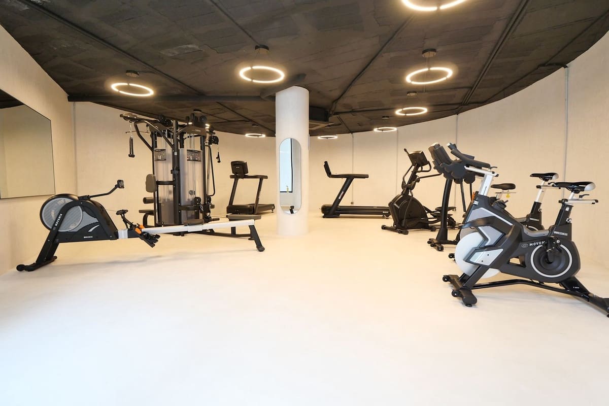 2 soveværelse Lejlighed til salg i Nueva Andalucia med swimmingpool garage - € 619.000 (Ref: 9417716)