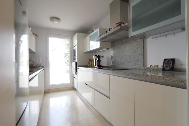 2 soveværelse Lejlighed til salg i Nueva Andalucia, Marbella med swimmingpool garage - € 619.000 (Ref: 9417716)