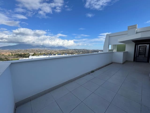 Ático de 2 habitaciones en La Cala de Mijas, Mijas en venta con piscina garaje - 595.000 € (Ref: 9471050)