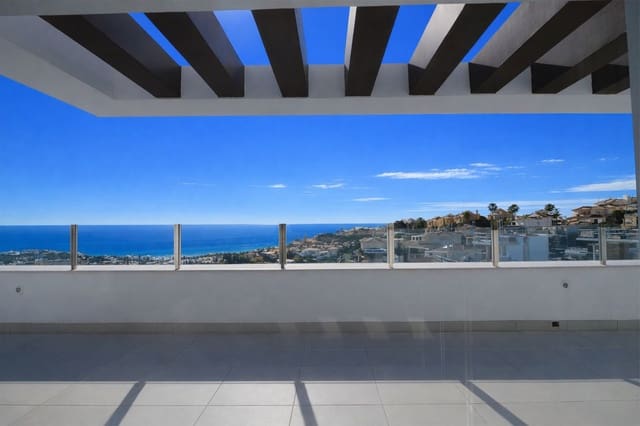 Ático de 2 habitaciones en La Cala de Mijas, Mijas en venta con piscina garaje - 595.000 € (Ref: 9471050)