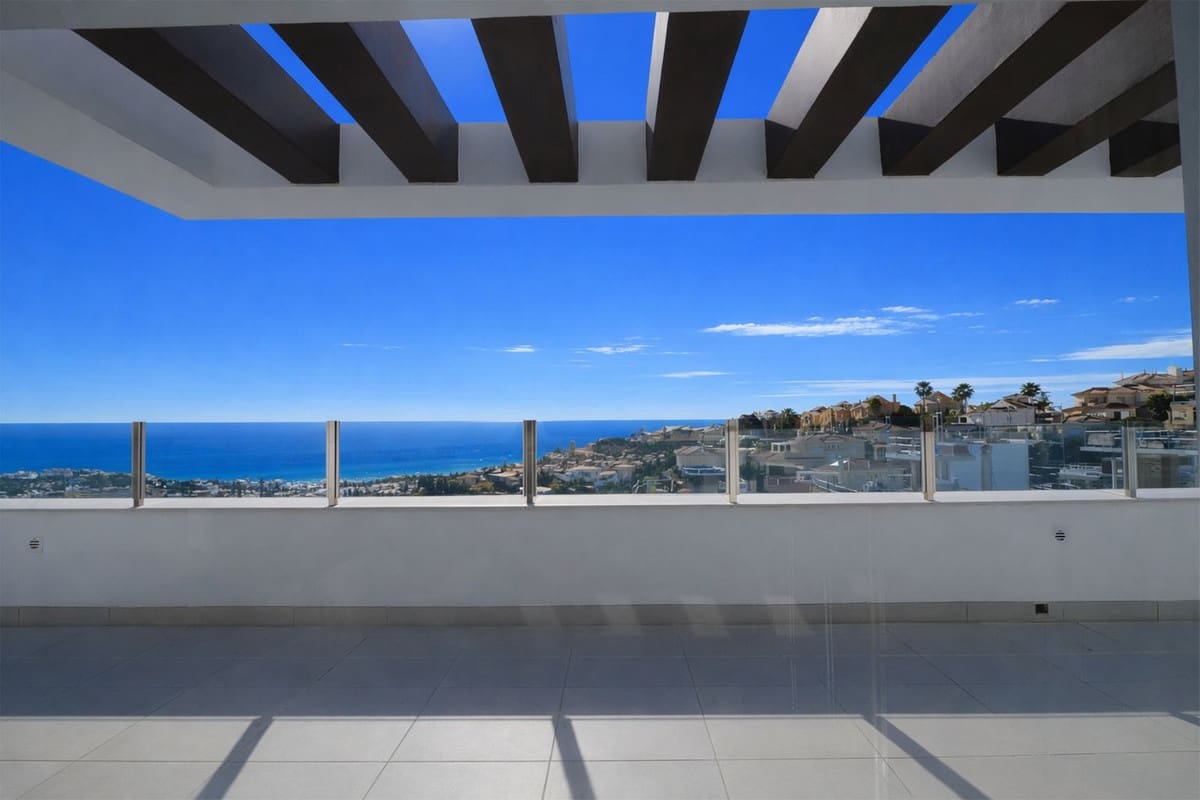 2 bedroom Penthouse for sale in La Cala de Mijas with pool garage - € 595,000 (Ref: 9471050)
