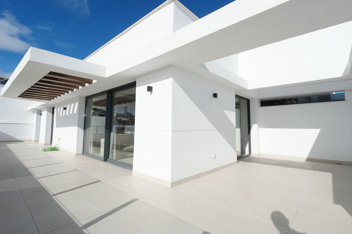 2 bedroom Penthouse for sale in La Cala de Mijas with pool garage - € 595,000 (Ref: 9471050)