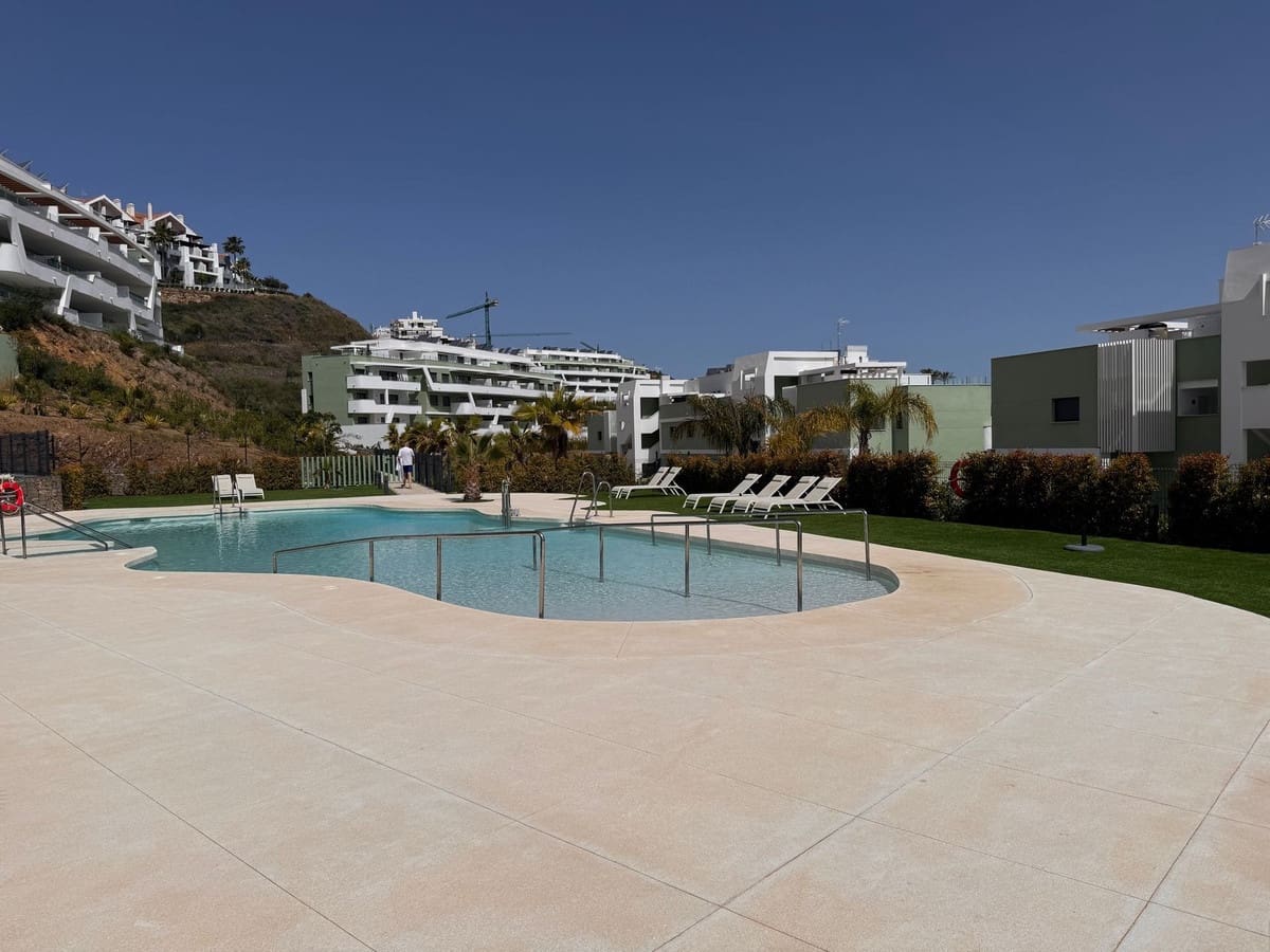 2 bedroom Penthouse for sale in La Cala de Mijas with pool garage - € 595,000 (Ref: 9471050)