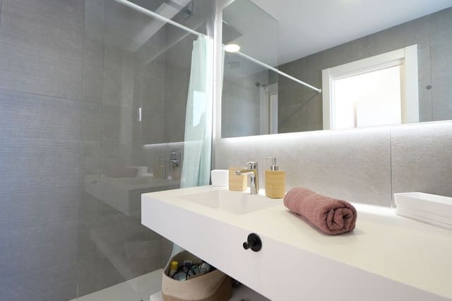Ático de 2 habitaciones en La Cala de Mijas, Mijas en venta con piscina garaje - 595.000 € (Ref: 9471050)