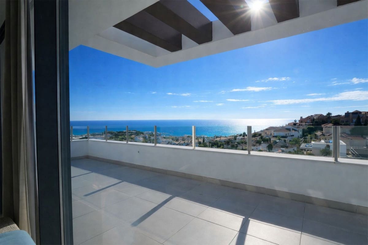 2 makuuhuone Kattohuoneisto myytävänä paikassa La Cala de Mijas mukana uima-altaan 
autotalli - 595 000 € (Ref: 9471050)