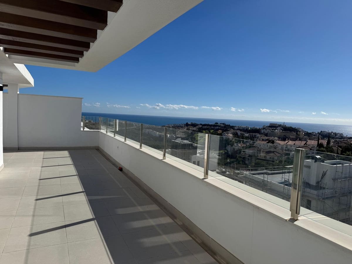 2 makuuhuone Kattohuoneisto myytävänä paikassa La Cala de Mijas mukana uima-altaan 
autotalli - 595 000 € (Ref: 9471050)