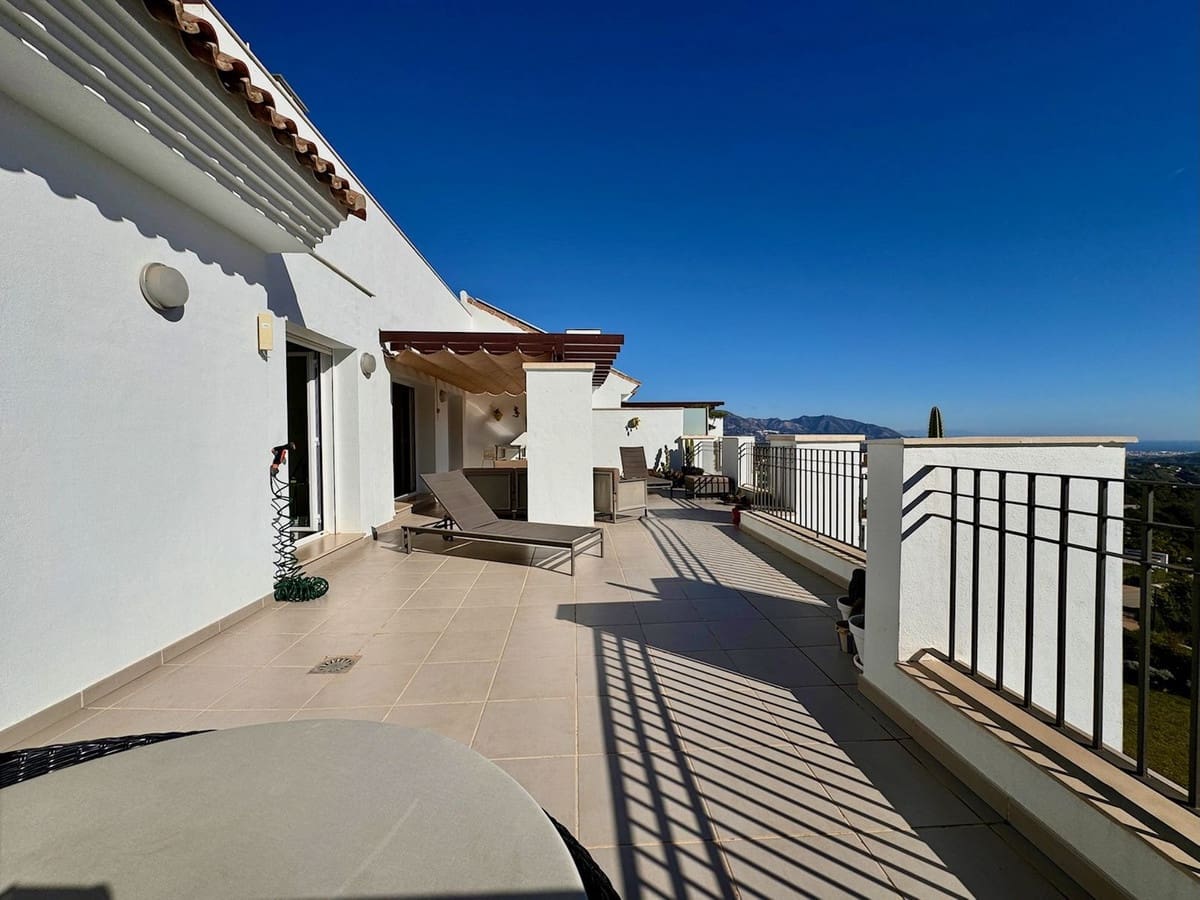 Ático de 3 habitaciones en La Mairena en venta con piscina garaje - 499.000 € (Ref: 9479075)