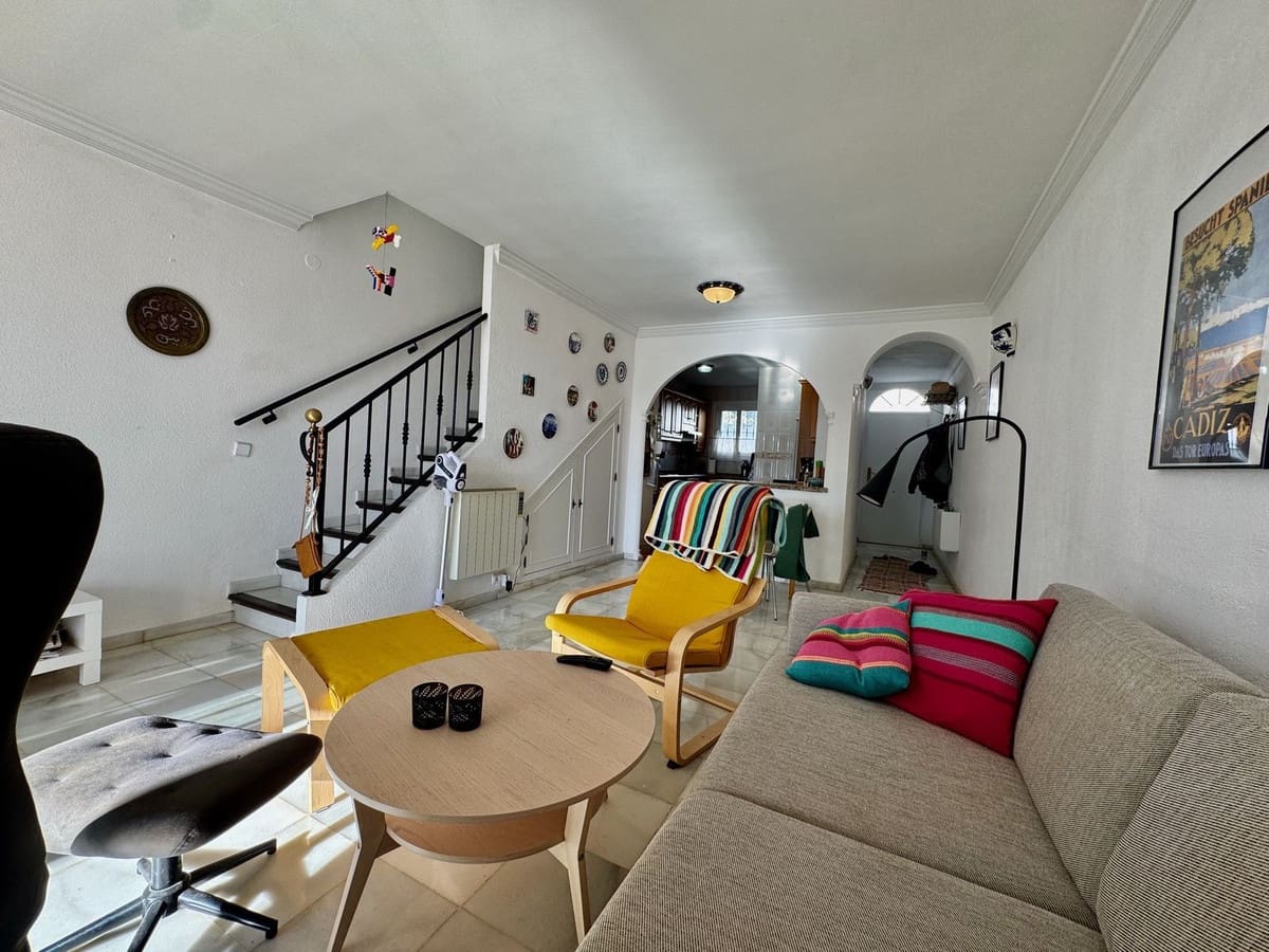 2 makuuhuone Omakotitalo myytävänä paikassa Benalmadena mukana uima-altaan - 375 000 € (Ref: 9494155)