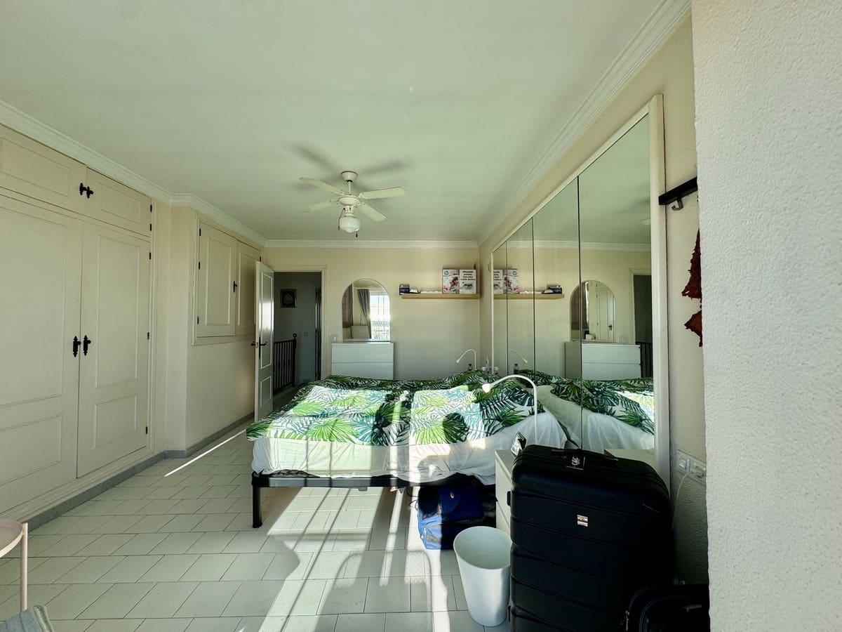 2 makuuhuone Omakotitalo myytävänä paikassa Benalmadena mukana uima-altaan - 375 000 € (Ref: 9494155)