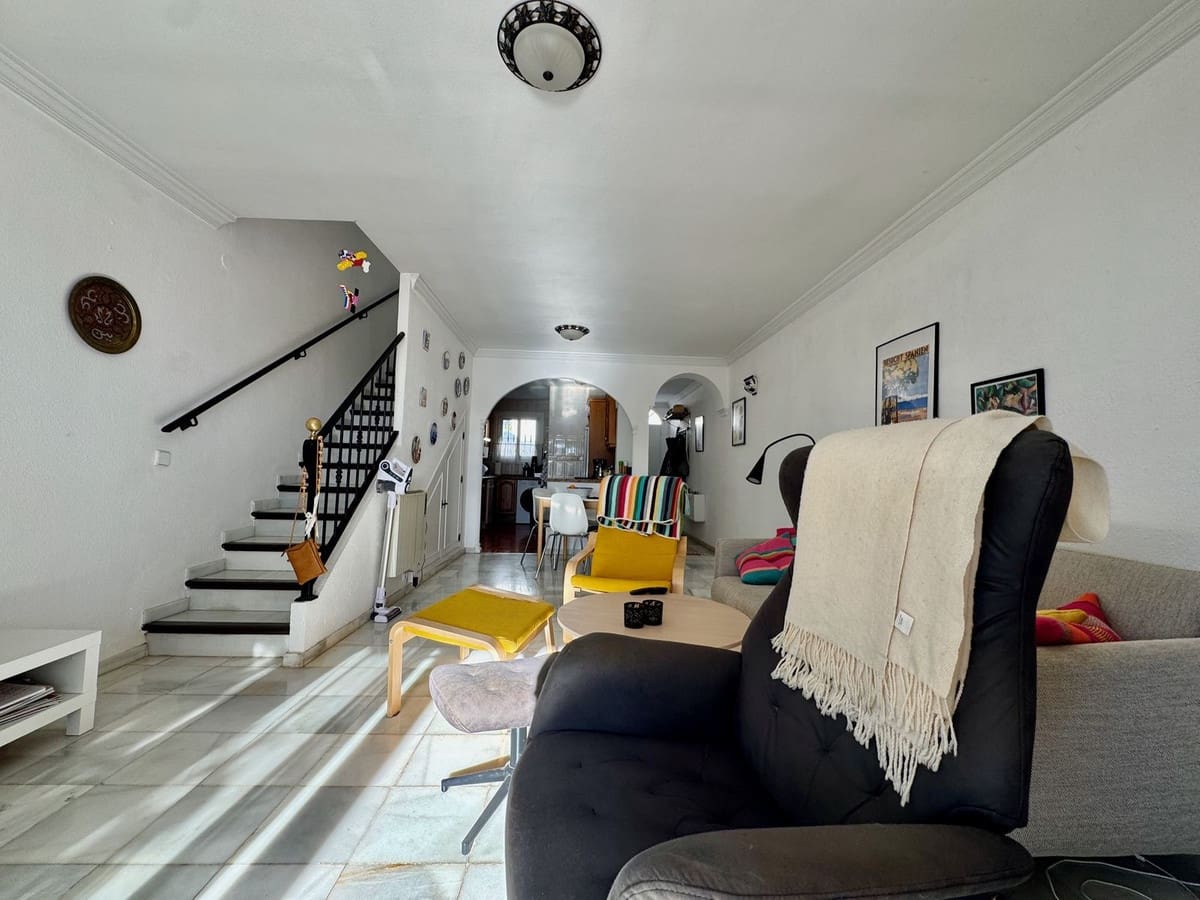 2 makuuhuone Omakotitalo myytävänä paikassa Benalmadena mukana uima-altaan - 375 000 € (Ref: 9494155)