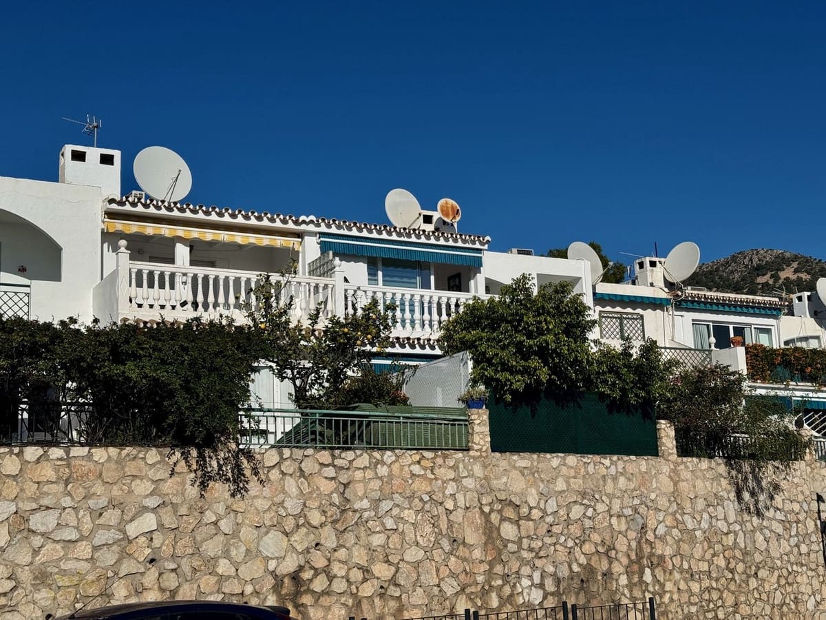 2 makuuhuone Omakotitalo myytävänä paikassa Benalmadena mukana uima-altaan - 375 000 € (Ref: 9494155)