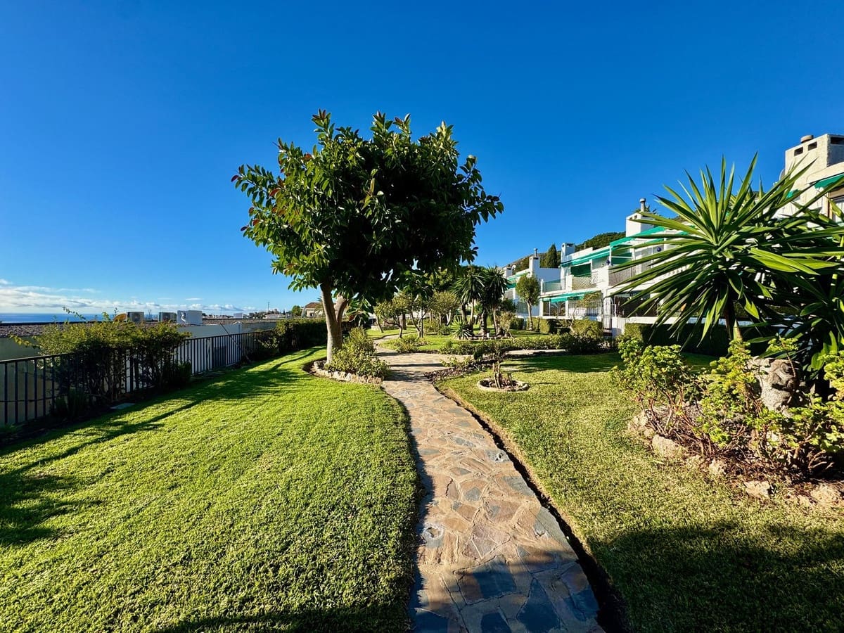 2 makuuhuone Omakotitalo myytävänä paikassa Benalmadena mukana uima-altaan - 375 000 € (Ref: 9494155)