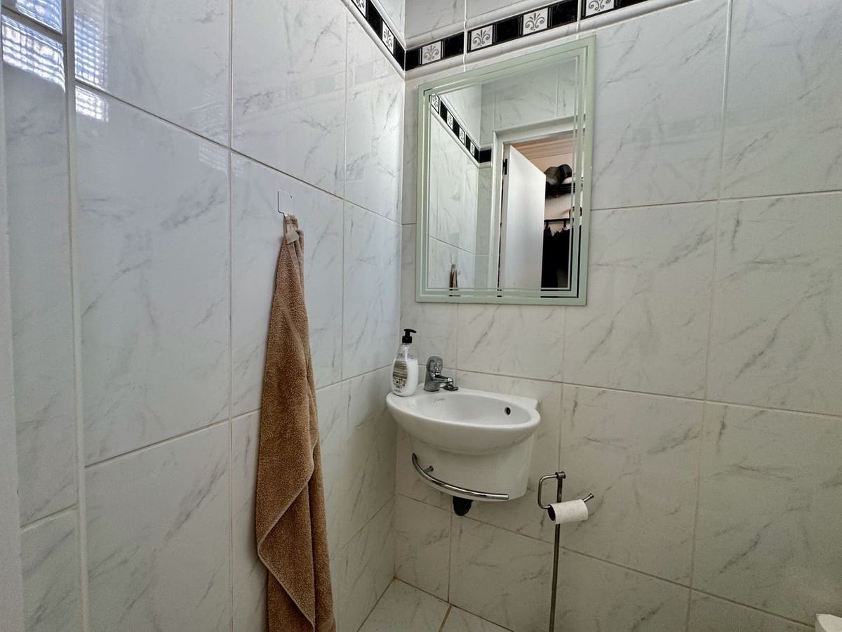 2 makuuhuone Omakotitalo myytävänä paikassa Benalmadena mukana uima-altaan - 375 000 € (Ref: 9494155)