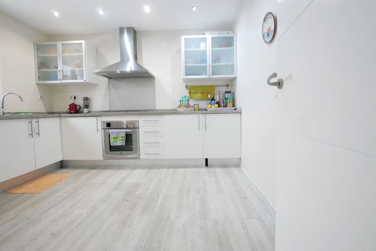 3 soveværelse Byhus til salg i La Mairena med swimmingpool garage - € 599.000 (Ref: 9523589)