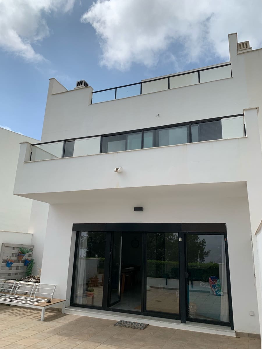 3 soveværelse Byhus til salg i La Mairena med swimmingpool garage - € 599.000 (Ref: 9523589)