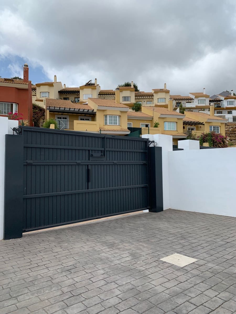 3 soveværelse Byhus til salg i La Mairena med swimmingpool garage - € 599.000 (Ref: 9523589)