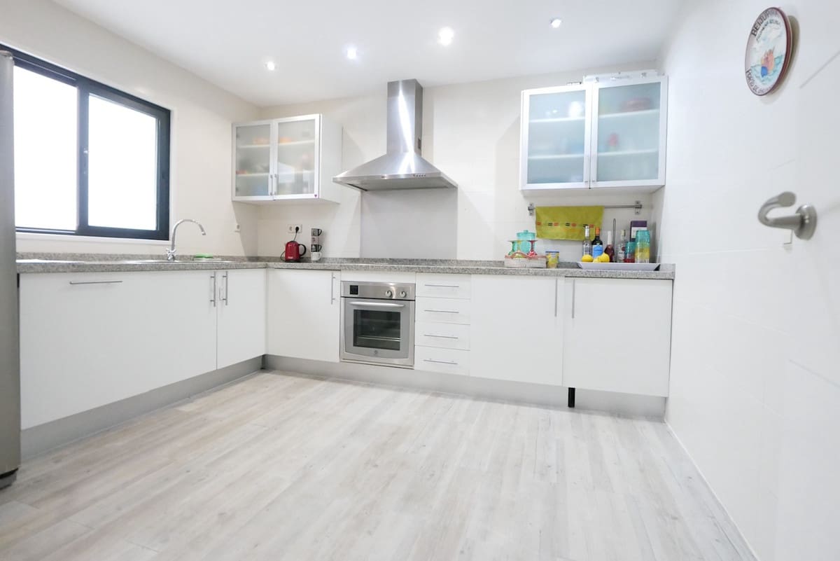 3 soveværelse Byhus til salg i La Mairena med swimmingpool garage - € 599.000 (Ref: 9523589)