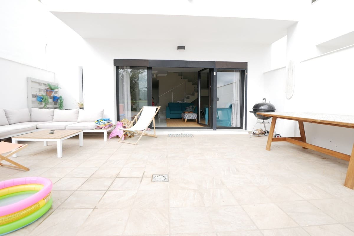 3 bedroom Townhouse for rent in La Mairena with pool garage - € 2,200 (Ref: 9523590)
