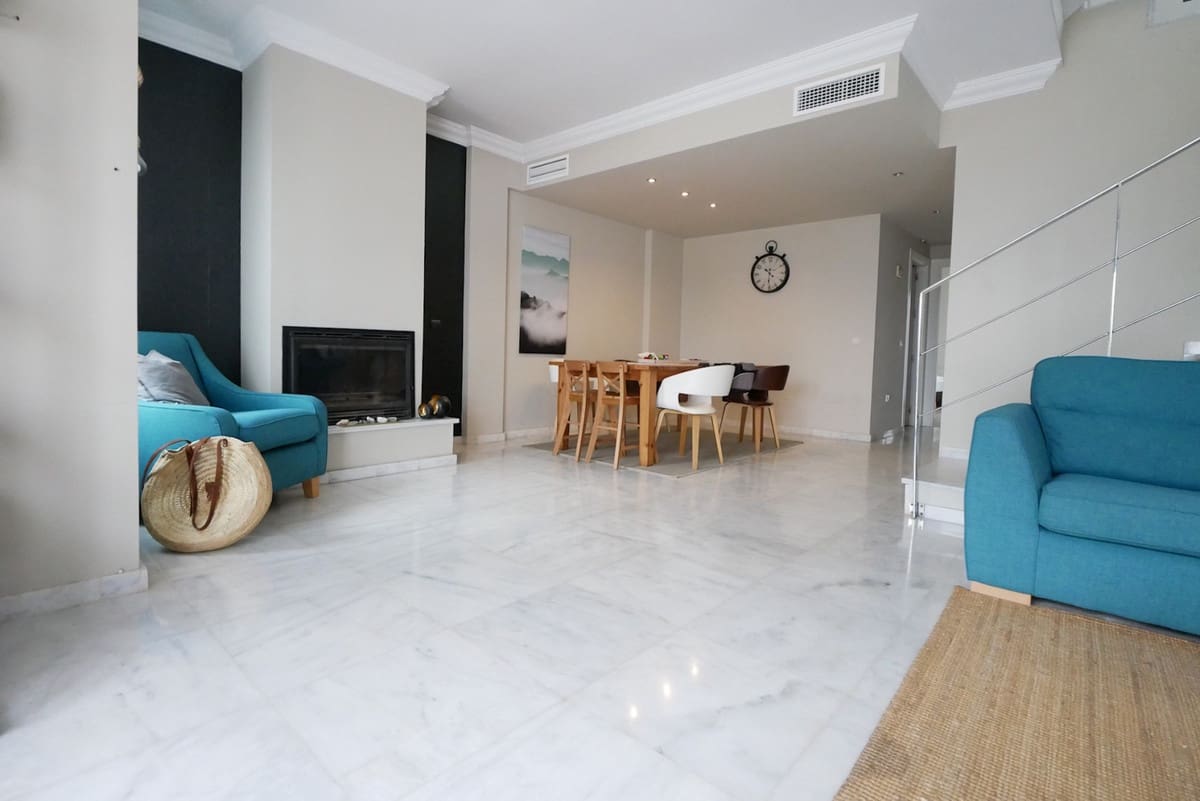 3 bedroom Townhouse for rent in La Mairena with pool garage - € 2,200 (Ref: 9523590)