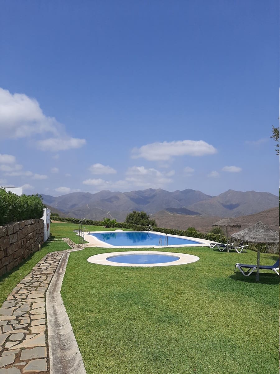 3 bedroom Townhouse for rent in La Mairena with pool garage - € 2,200 (Ref: 9523590)