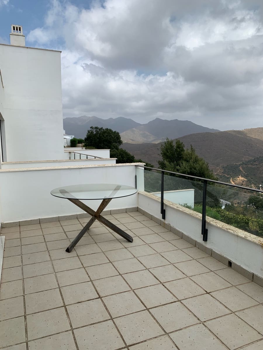 3 bedroom Townhouse for rent in La Mairena with pool garage - € 2,200 (Ref: 9523590)