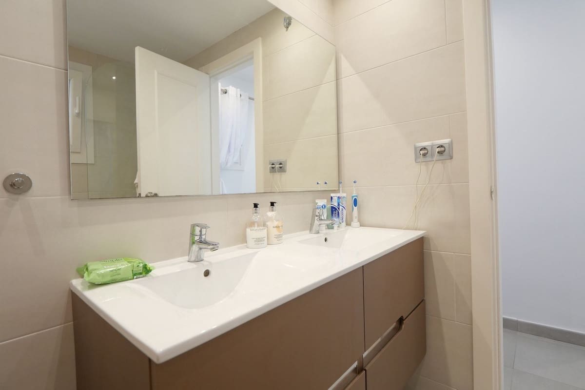 2 bedroom Apartment for sale in Calahonda with pool - € 348,000 (Ref: 9547412)